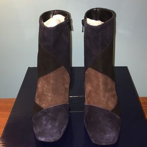 andre assous suede ankle boot 8.